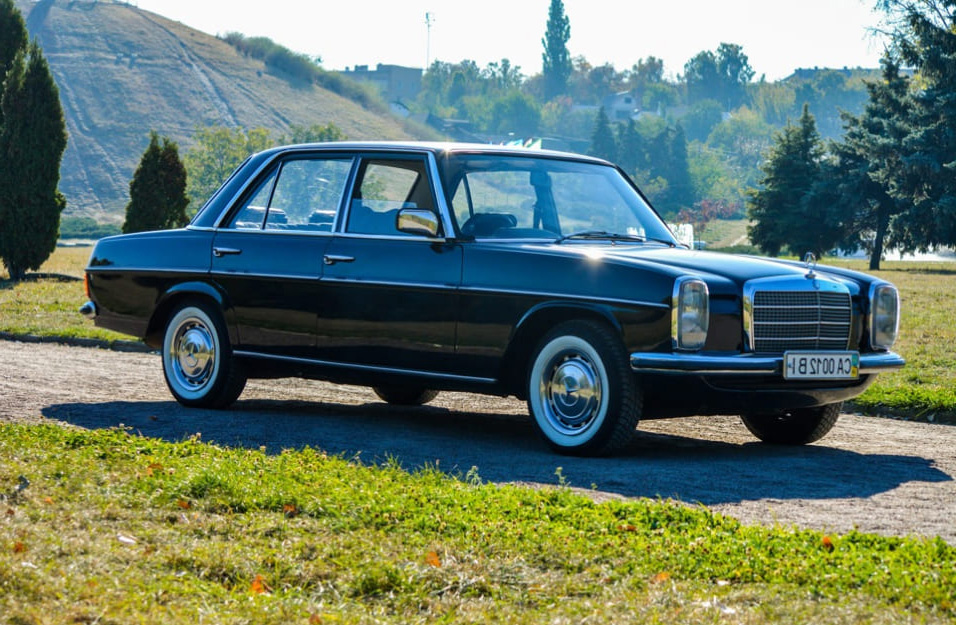 Замена аккумулятора Mercedes W114